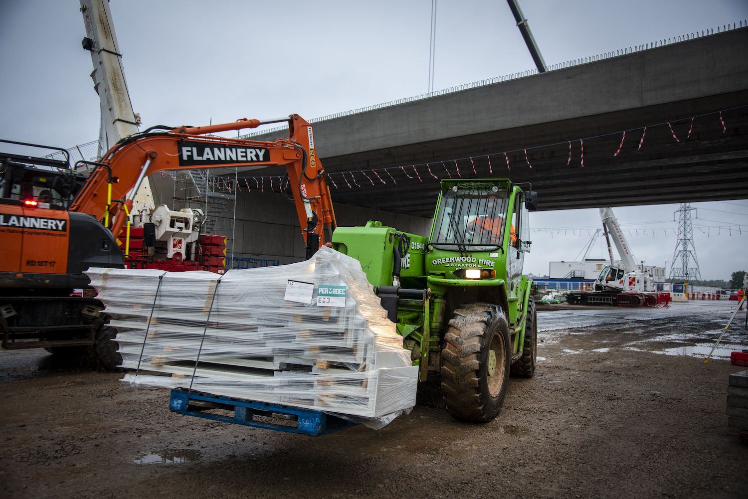 Cantilever panels on forklift